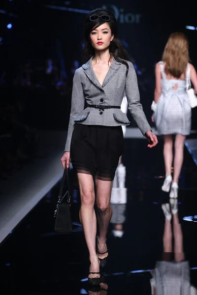Look 17